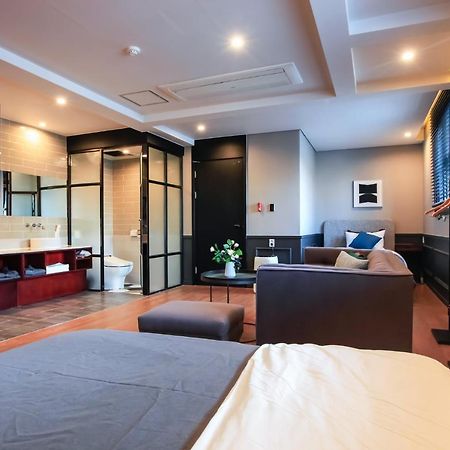 Brown-Dot Hotel Yangjeong Busan Buitenkant foto